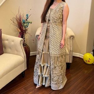 Pakistani women’s dress . Comes with sleeves. Worn for two hours.